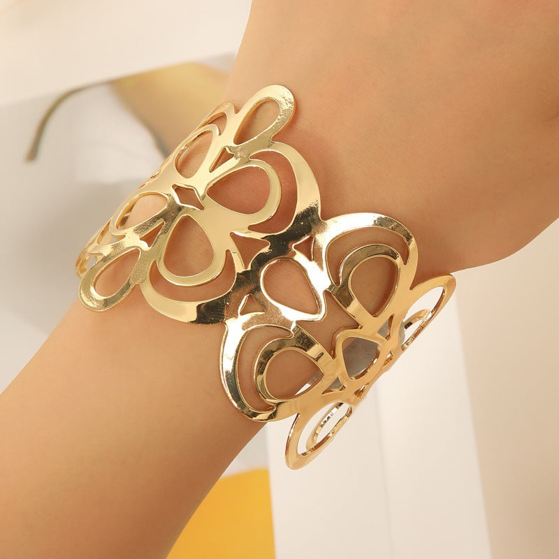Damen Offener Armreif mit elegant geschwungenem Design Shop Nory