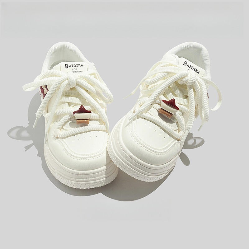 Damen Modische Sneakers mit einzigartigen Schnürdetails und verstärkter Sohle