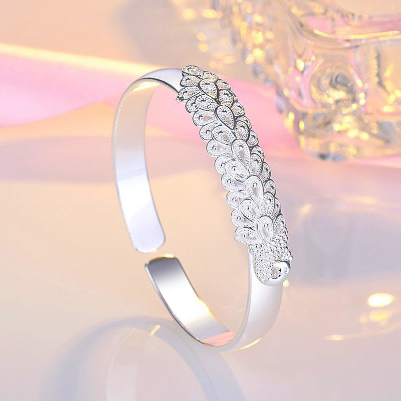 Damen Armreif mit aufwendigem Blattdesign und funkelnden Zirkonia Shop Nory