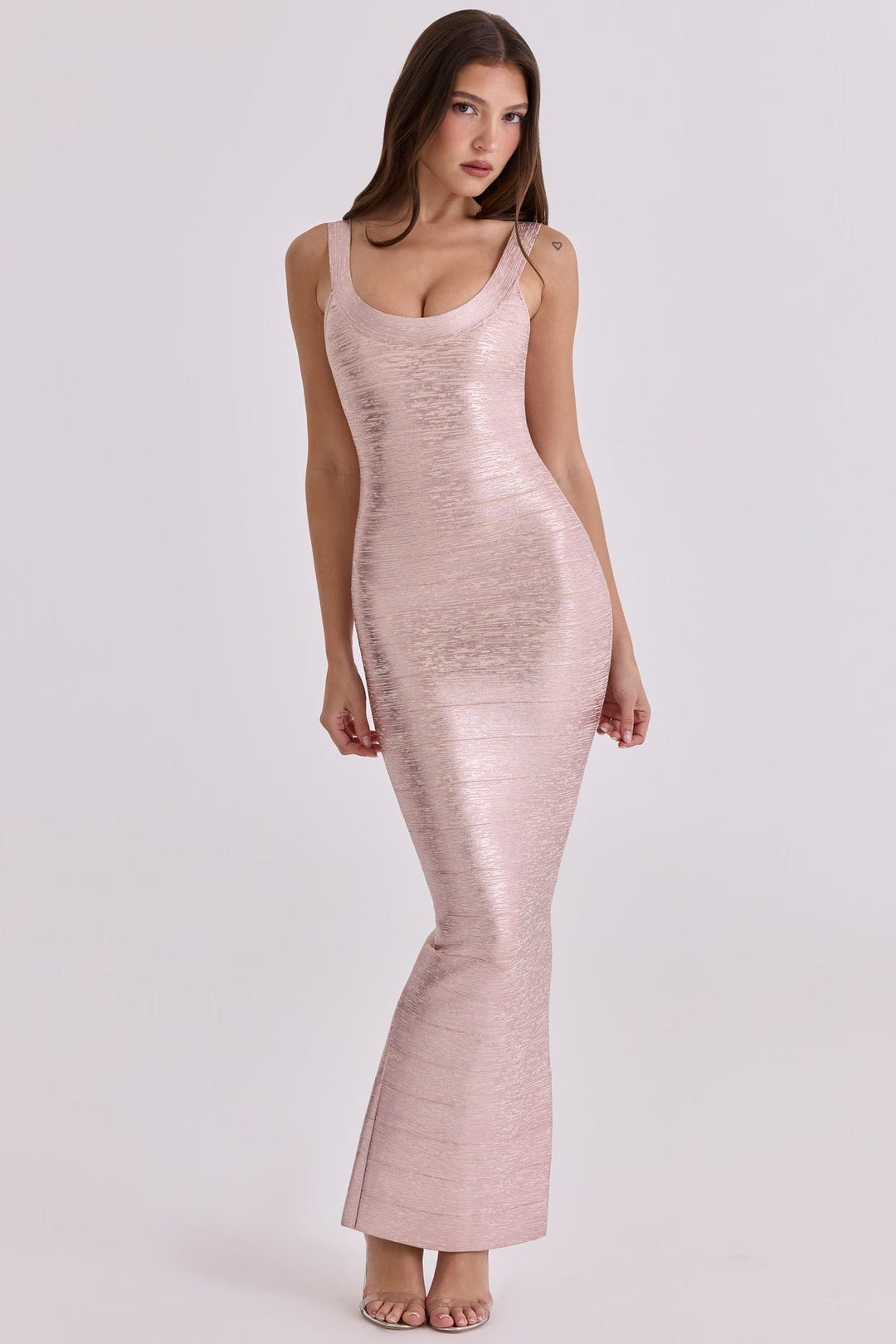 Damen figurbetontes Maxikleid mit schimmerndem Stoff und tiefem Ausschnitt Shopnory