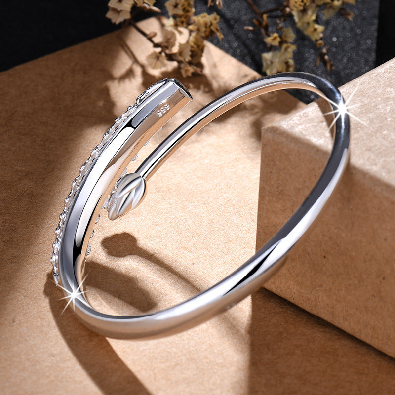 Damenarmreif mit kunstvollem Blattmotiv und feiner Struktur Shop Nory