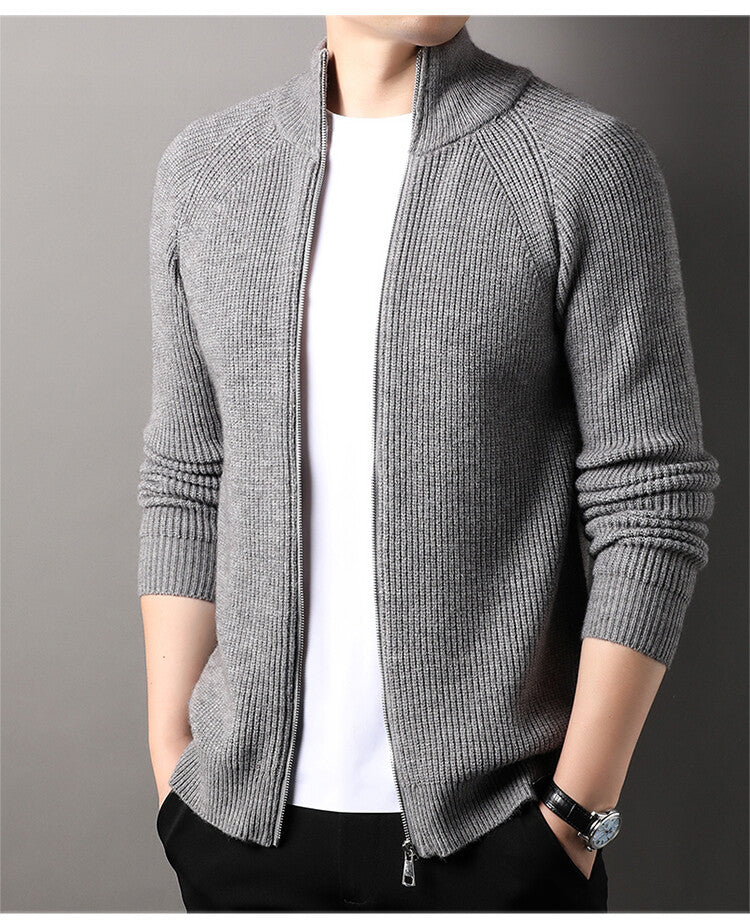 Herren Strickjacke mit hohem Kragen und unauffälligem Reißverschluss