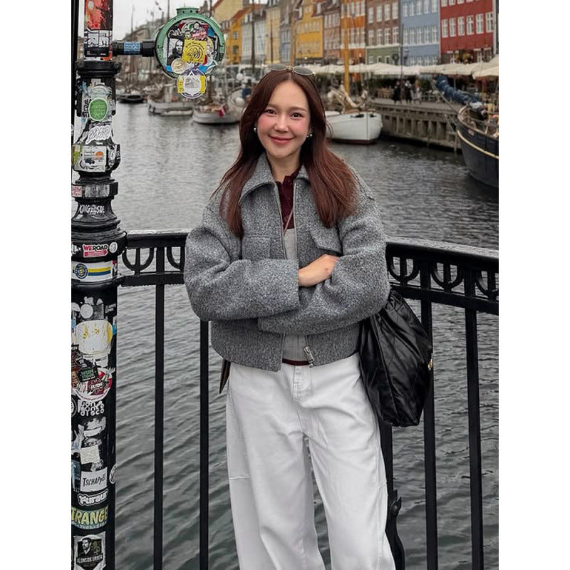 Damen Kurzjacke im Boxy‑Cut mit Reißverschluss, voluminösen Ärmeln und aufgesetzten Brusttaschen Shop Nory