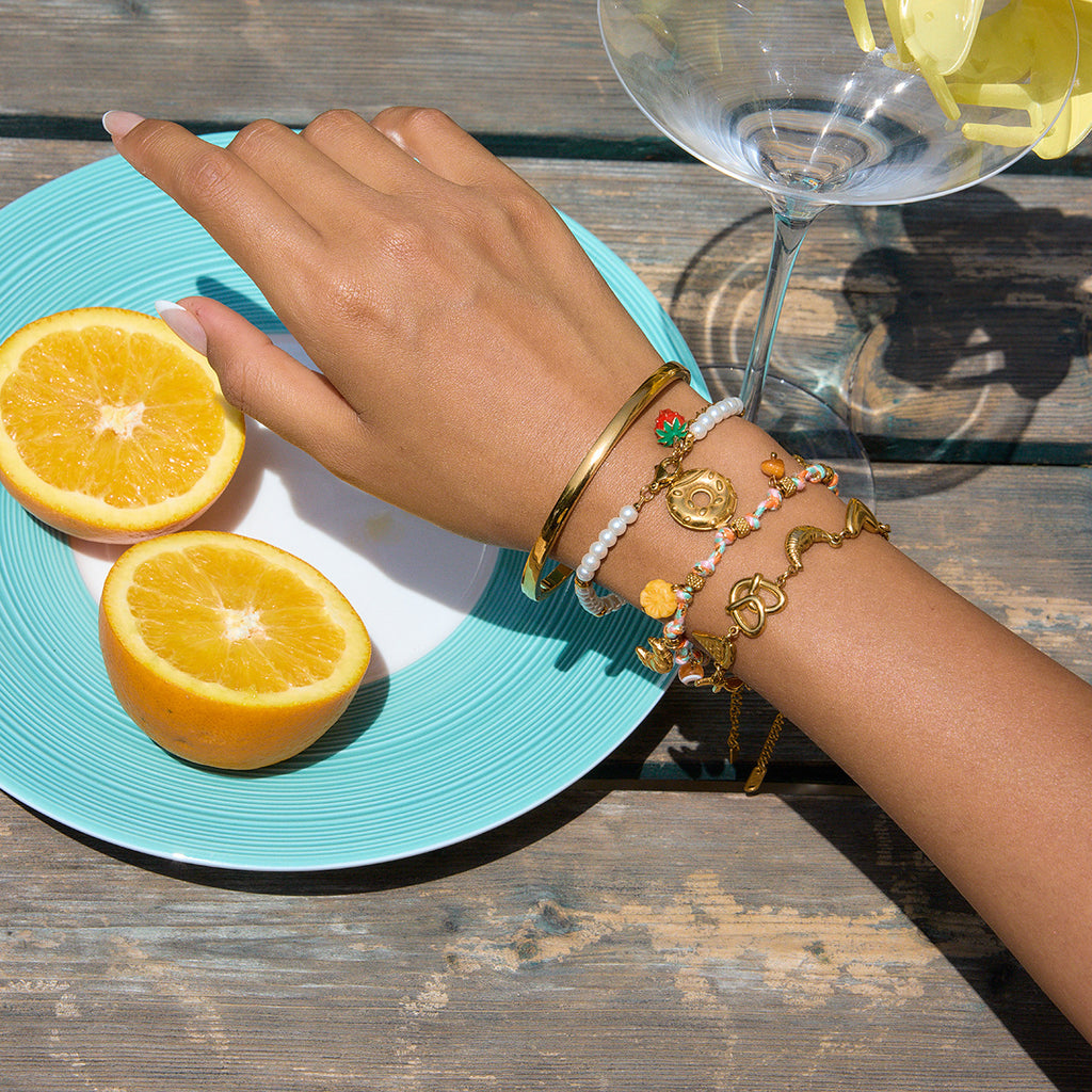 Damen Armband mit bunten Charms und hypoallergener Edelstahlverarbeitung Shop Nory