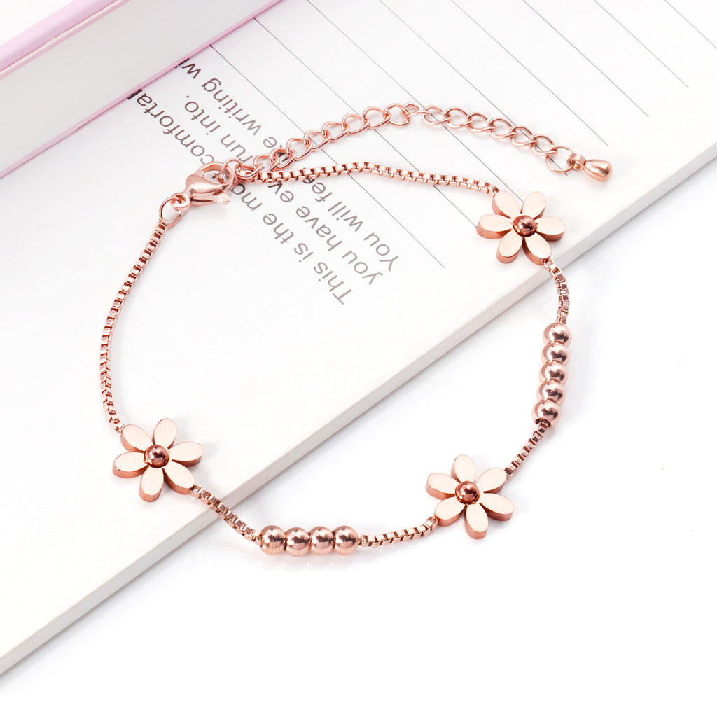 Damen Armband mit floralen Akzenten und eleganter Goldplattierung Shop Nory