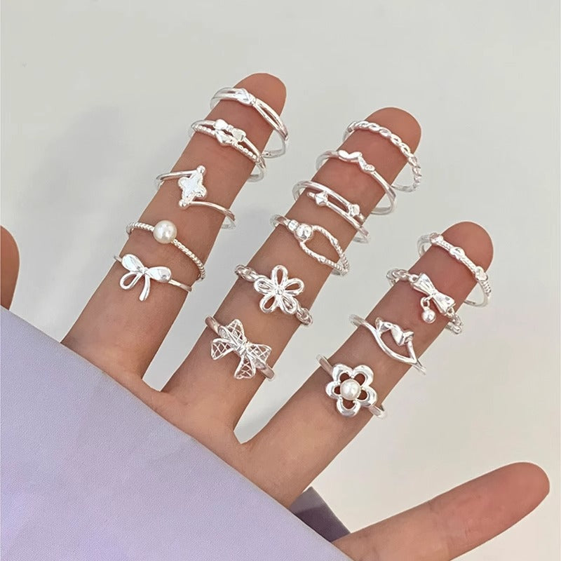 Damenring mit floralem Design und einzigartigem Perlenakzent Shop Nory