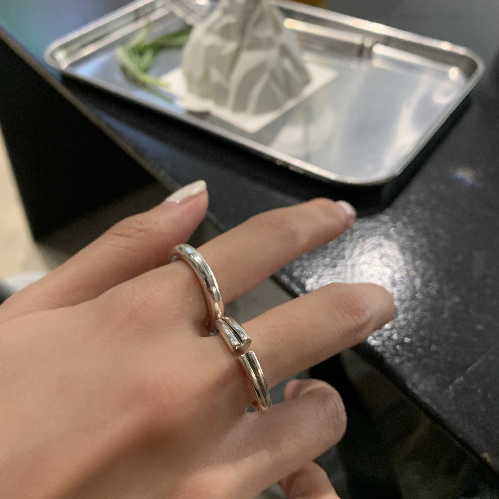 Damen modischer Ring mit einzigartigem Design und raffinierter Schlitz-Optik Shop Nory