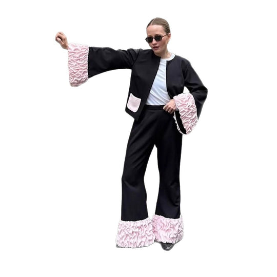 Damen Kurzblazer mit kontrastierenden Rüschensäumen, rundem Ausschnitt und verdeckter Knopfleiste Shop Nory