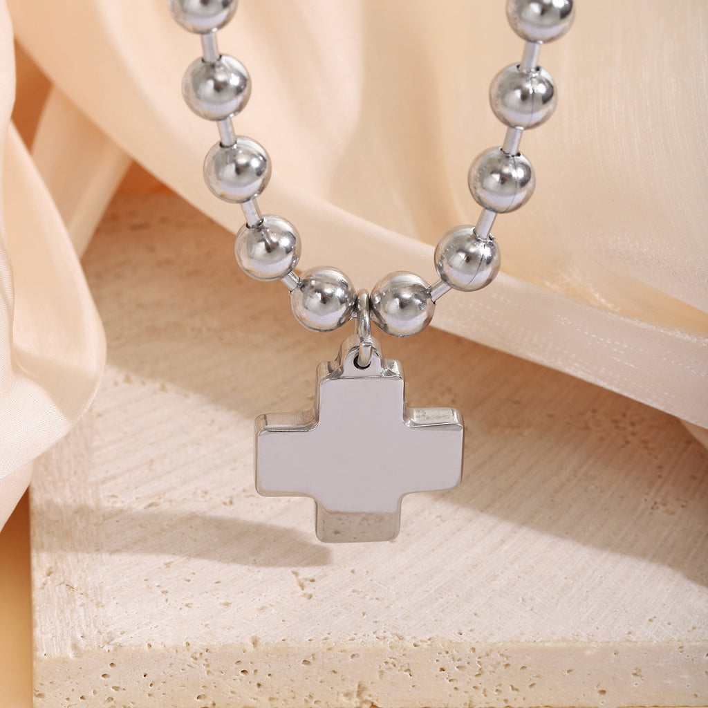 Damenarmband mit Kreuzanhänger und glänzenden Perlen Shop Nory