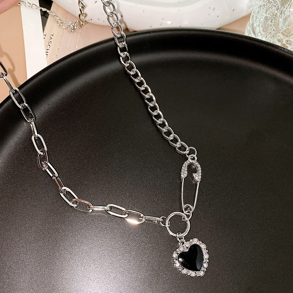 Damen Halskette mit herzförmigem Anhänger und Kettendesign Shop Nory