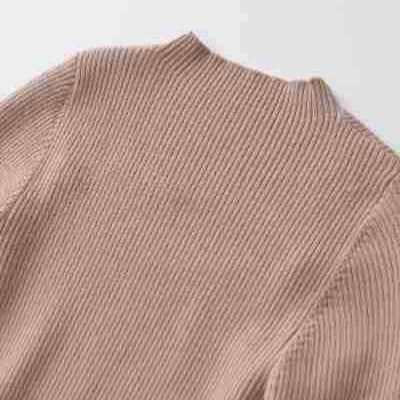 Damen Gerippter Stretch-Feinstrickpullover mit Brust-Cut-Out und Zierknöpfen Shop Nory
