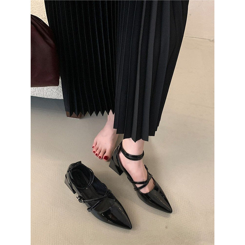 Damen Spitz zulaufende Riemchen‑Mules im Mary‑Jane‑Stil mit verstellbarem Knöchelriemen und geformtem Blockabsatz Shop Nory
