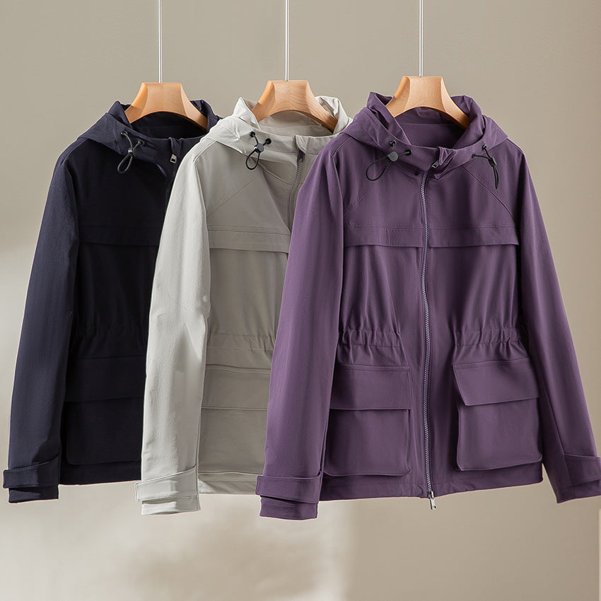 Damen Leichte Funktions-Utility-Jacke mit Kapuze, Kordelzug-Taille und aufgesetzten Klappentaschen Shop Nory