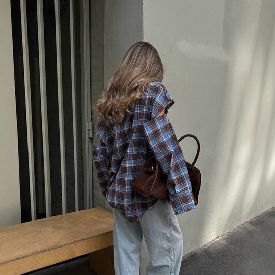 Damen karierte Oversize-Hemdjacke mit Cut-Out-Ärmeln und rohem Saum Shop Nory