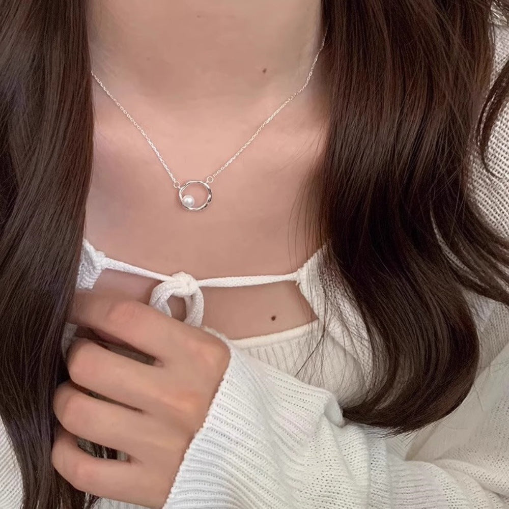 Damen Halskette mit modernem Kreiselement und feiner Perle Shop Nory