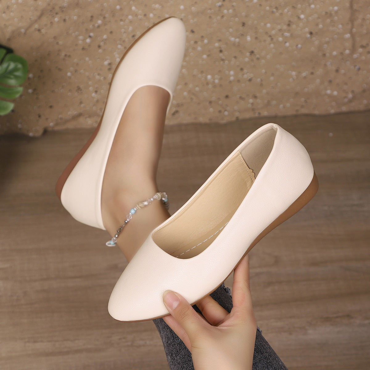 Damen Ballerinas aus weichem Leder mit elegantem Schalen-Ausschnitt