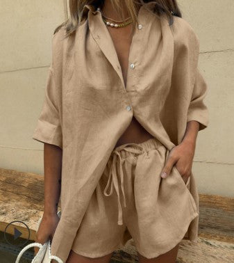 Damen lässiges Leinen-Set mit oversized Hemd und kurzen Hosen