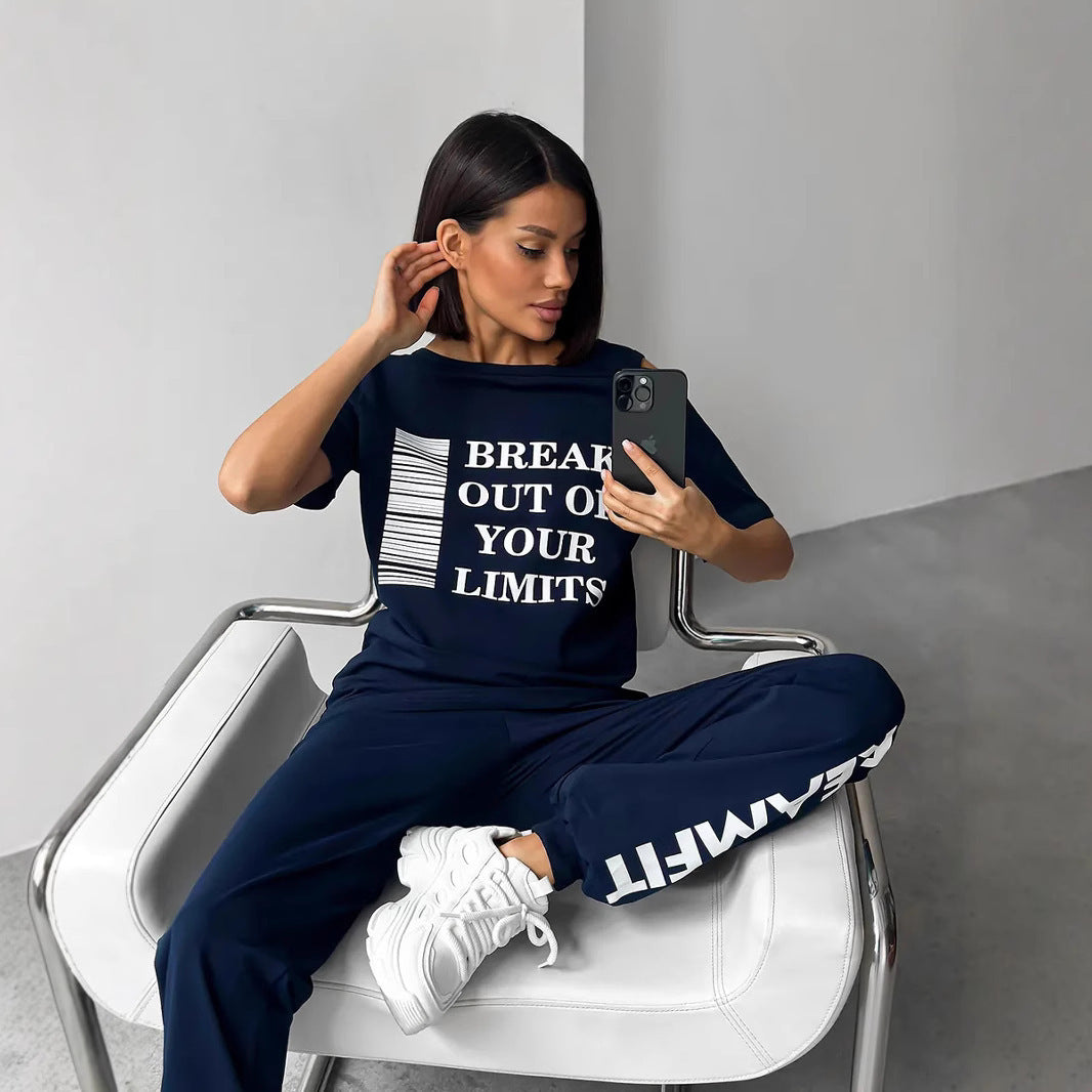Damen lässiges Lounge-Set mit Cut-Out Schulter und Statement-Print Shop Nory