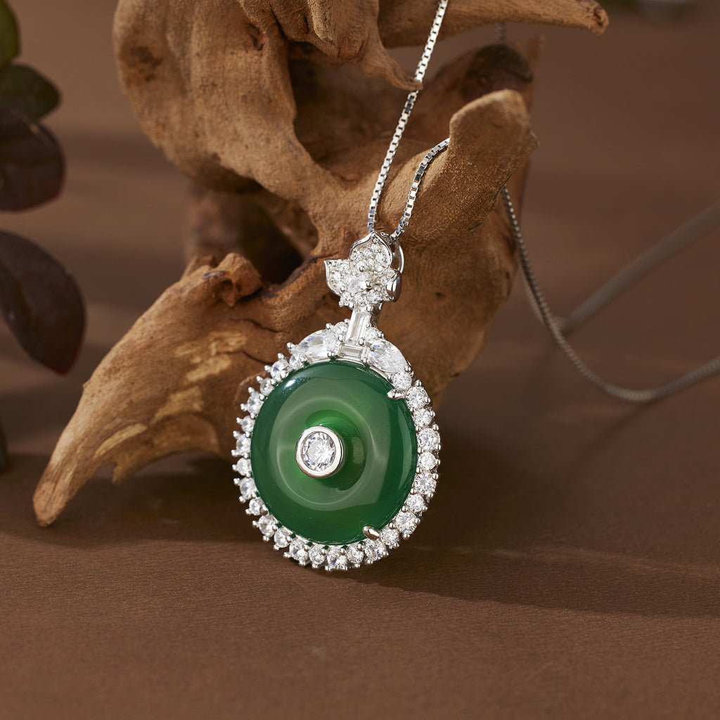 Damen Anhänger aus Jade mit funkelndem Zirkonia und Blumendesign Shop Nory