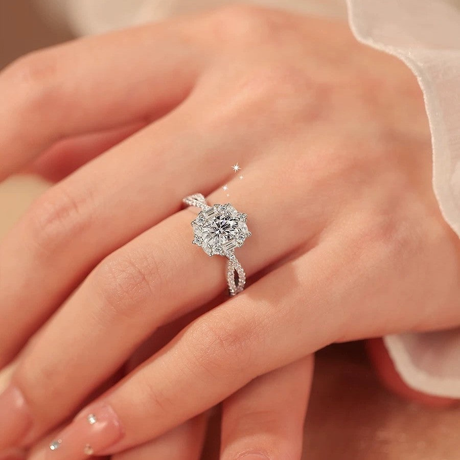 Damen Verlobungsring mit kunstvollem Edelsteindesign und filigranen Akzenten Shop Nory