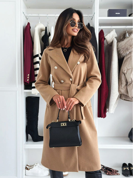 Damen eleganter Trenchcoat mit tailliertem Schnitt und seitlichen Taschen