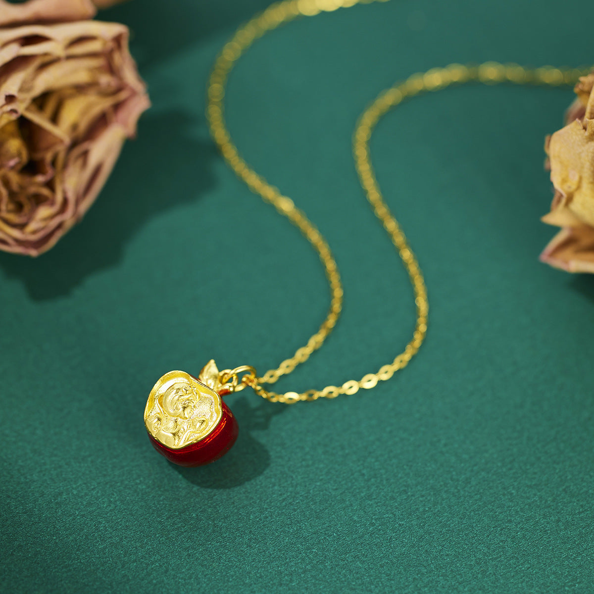 Damen Halskette mit kunstvollem Apfelanhänger und eleganter Gliederkette Shop Nory