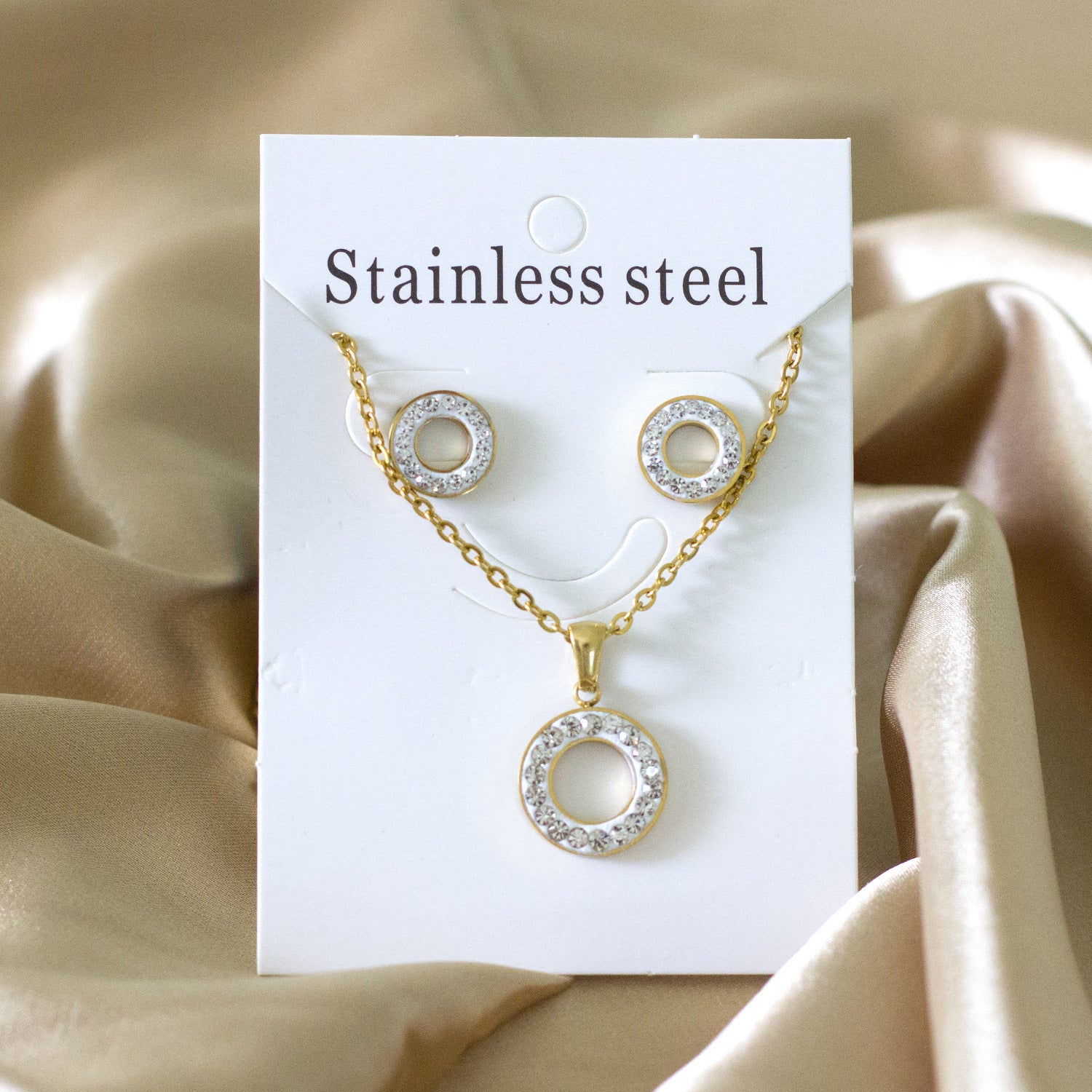 Damen Schmuckset mit funkelndem Zirkonia-Anhänger und eleganten Ohrsteckern Shop Nory