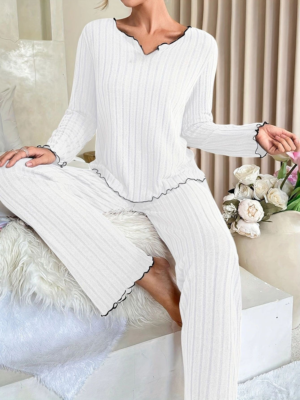 Damen Gemütlicher zweiteiliger Pyjama mit kontrastierenden Rüschen