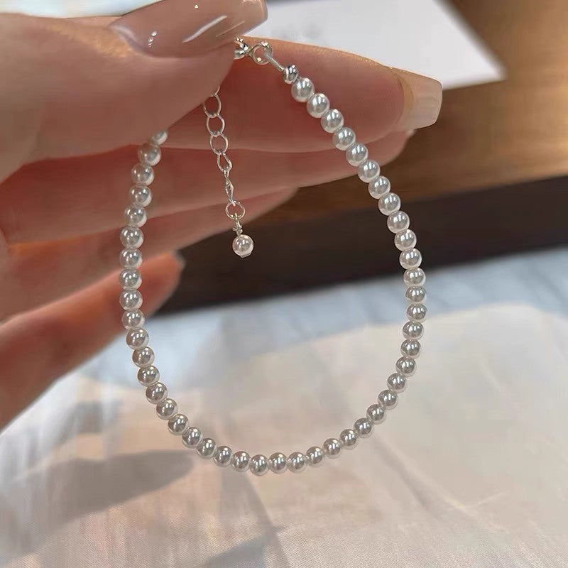 Damen elegante Armbanduhr mit filigranem Design und funkelnden Zirkonia Shop Nory