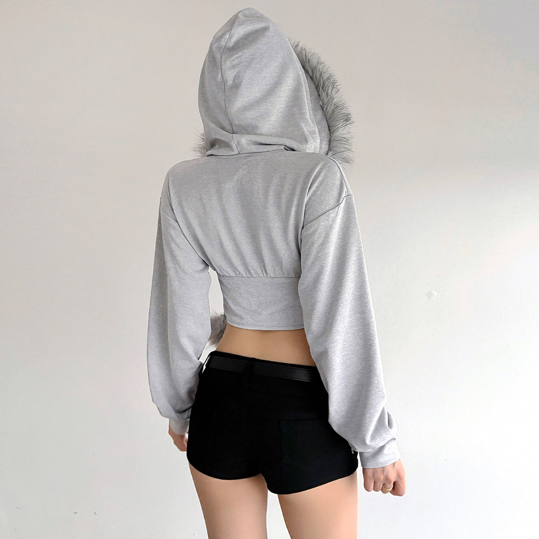 Damen nan kurzes Kapuzen‑Sweatshirt mit Kunstfellbesatz, Reißverschluss und Pompon-Kordeln Shop Nory