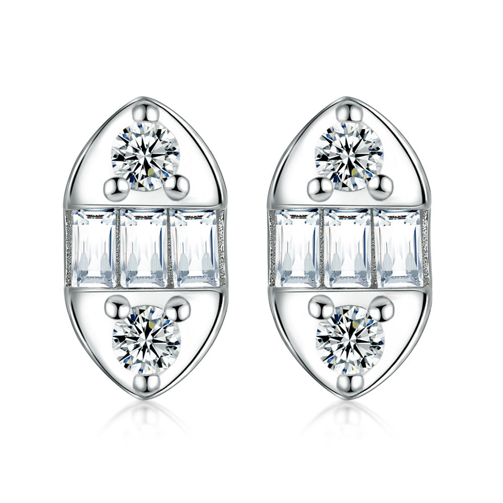 Damen Schmuckring mit kunstvollem Design und funkelnden Zirkonia Shop Nory