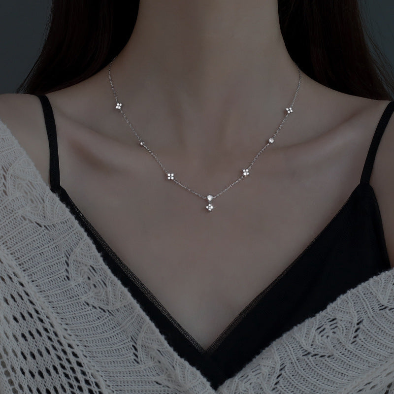 Damen elegante Halskette mit schimmernden Anhängern Shop Nory