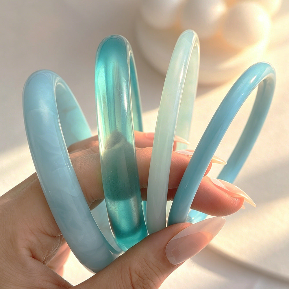 Damenarmreif mit geschwungenem Design und glänzender Oberfläche Shop Nory