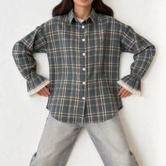 Damen Karo-Hemdbluse mit Spitzenmanschetten und Oversize-Schnitt Shop Nory