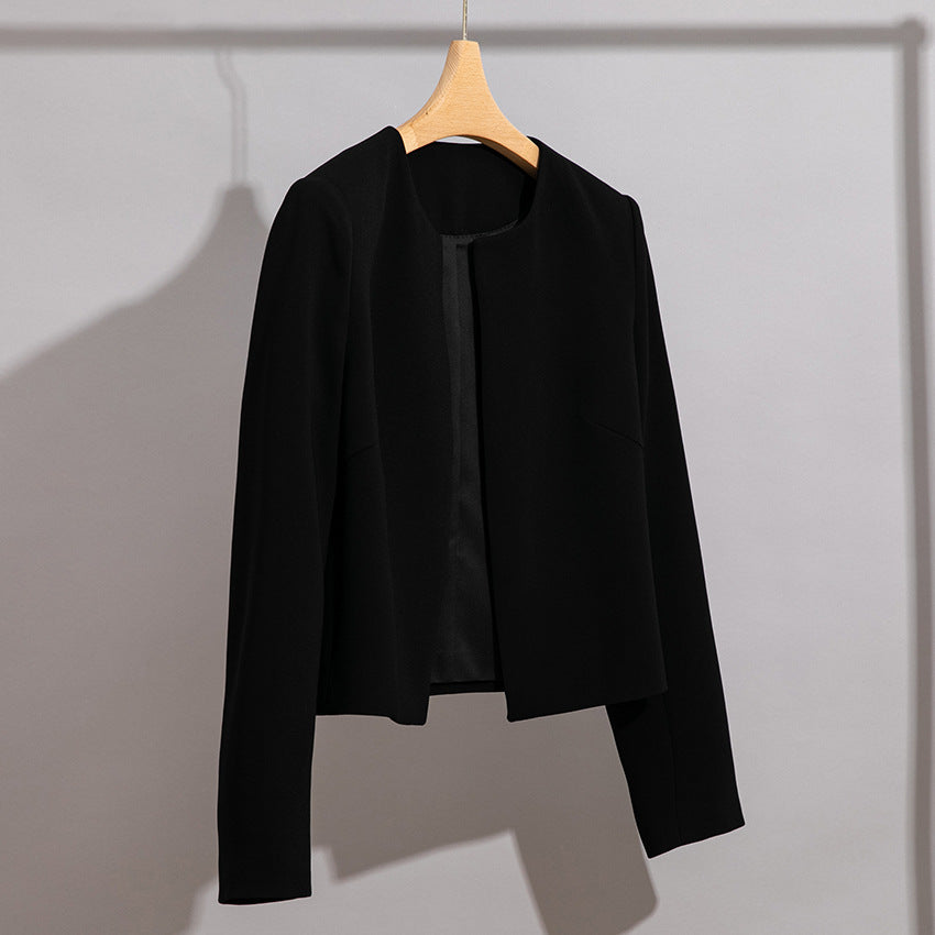 Damen Kragenloser Kurzblazer mit verdeckter Frontblende und leicht taillierter Silhouette Shop Nory