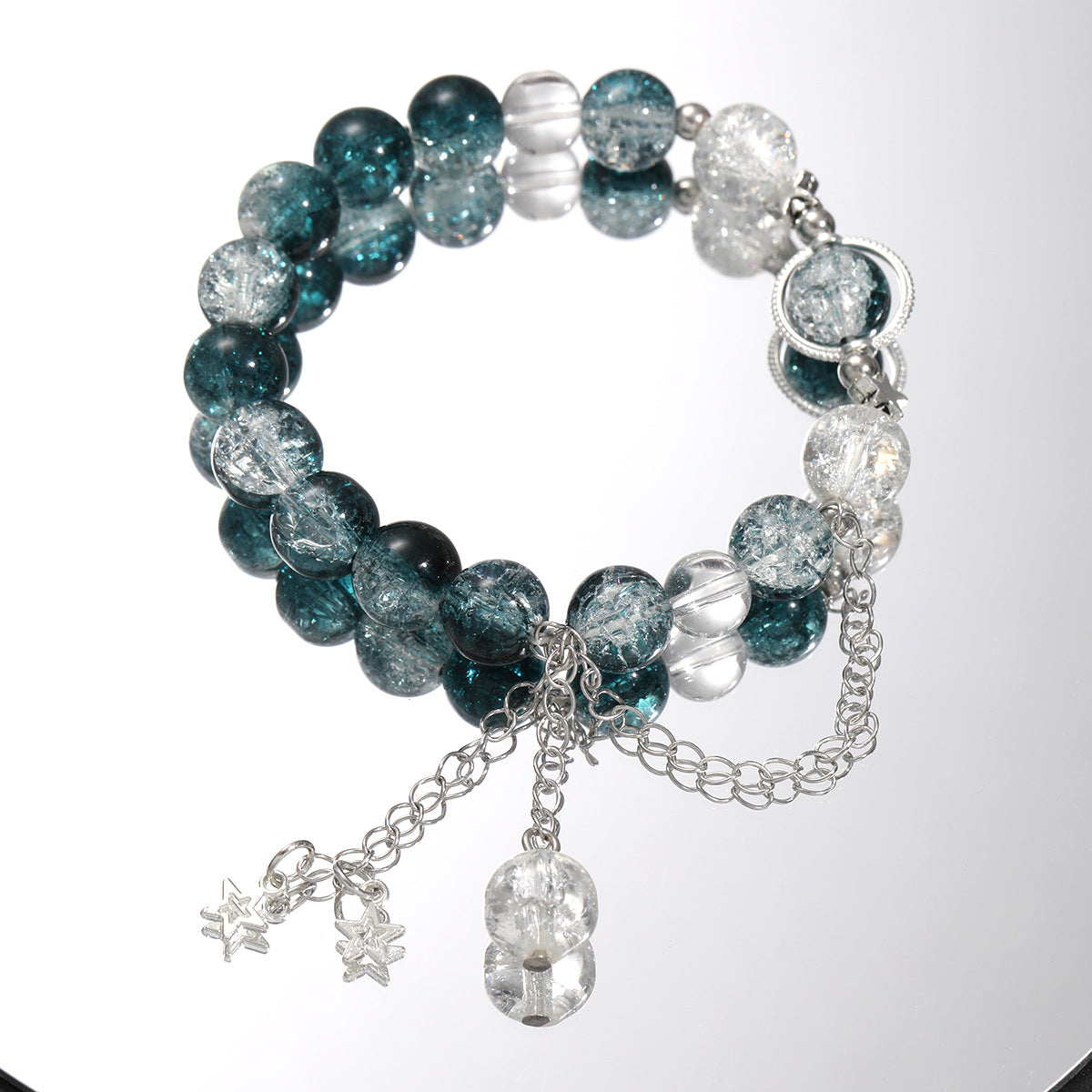 Damenarmband mit funkelnden Glaskugeln und filigranen Schmetterlingen Shop Nory