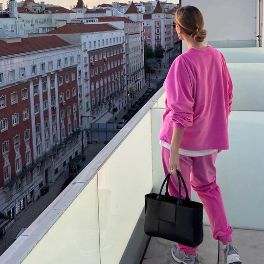 Damen luxuriöses Samt-Relax-Set mit Oversize-Crewneck und hochgeschnittener Gummibund-Jogger Shop Nory