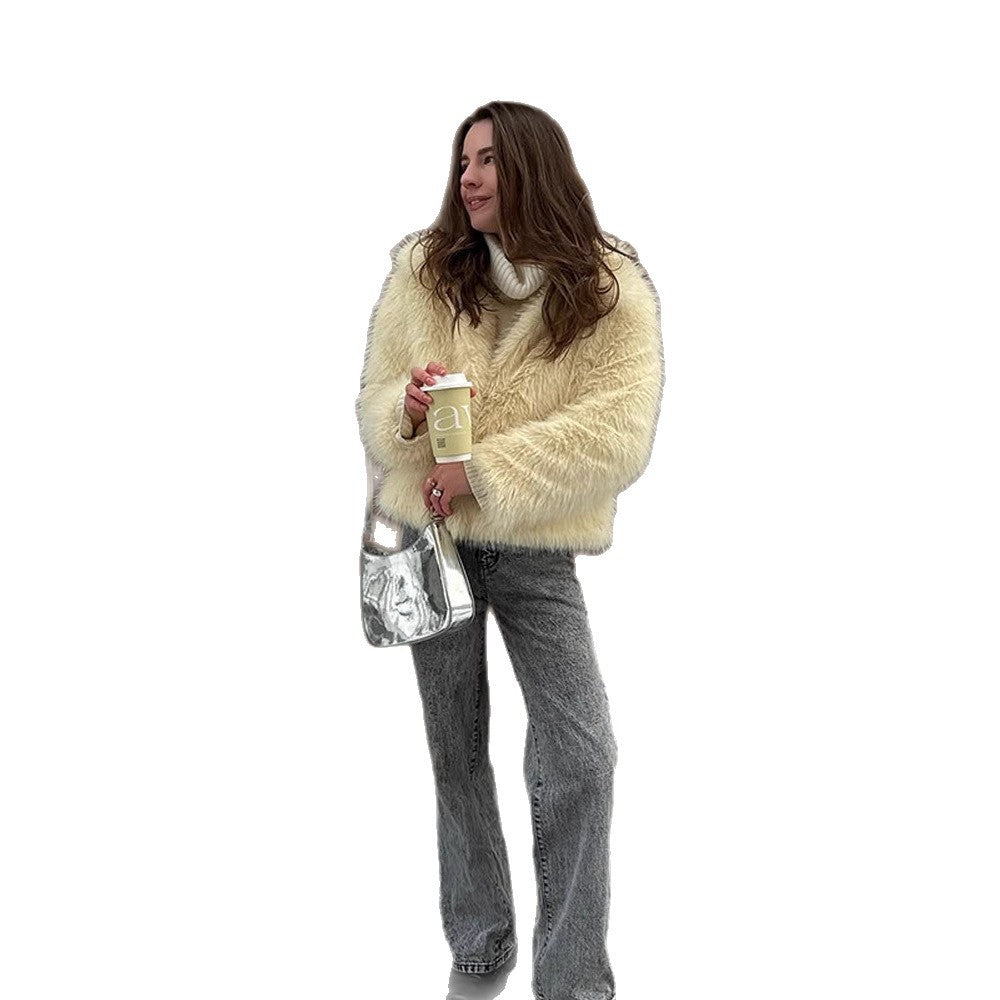 Damen Kurzblouson aus langfaserigem Kunstpelz mit kastiger Silhouette und Schalkragen Shop Nory