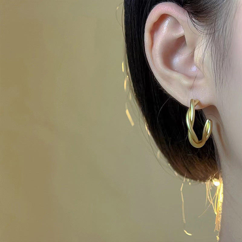 Damen Ohrhänger mit geschwungenem Design und hochglänzendem Finish Shop Nory