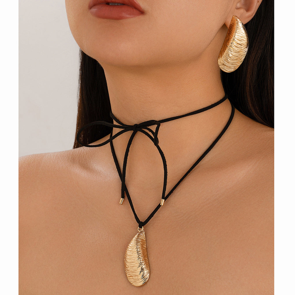 Damen Choker Halskette mit edlem Anhänger aus Metall
