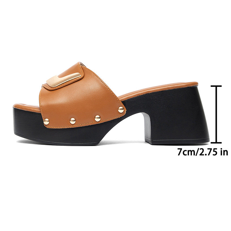 Damen modische Mules mit goldfarbener Schnalle und breitem Blockabsatz
