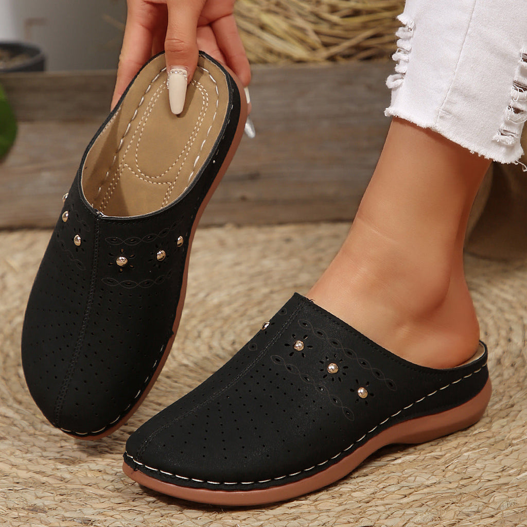 Damen modische Clogs mit luftiger Perforation und eleganter Verzierung