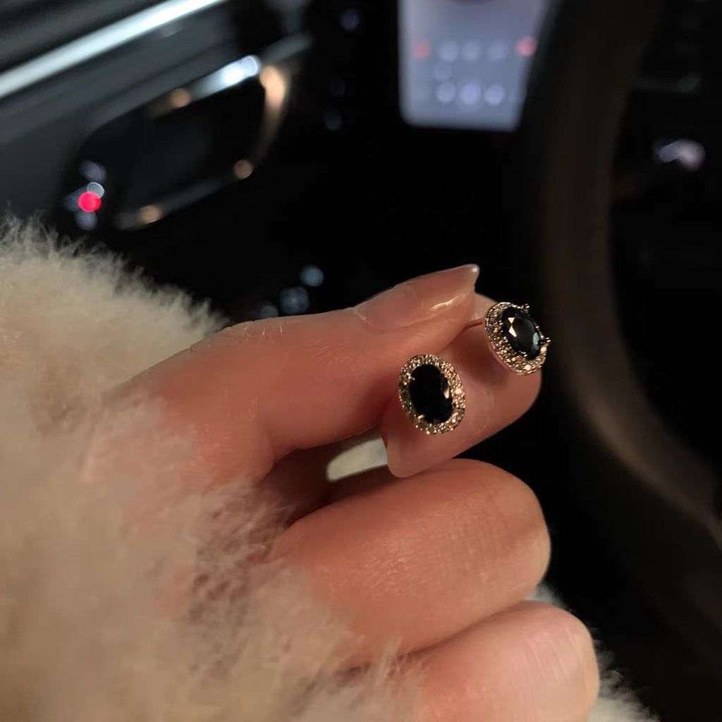 Damen Ohrstecker mit eleganten, ovalen Onyx-Details und korrespondierenden Zirkonia Akzenten Shop Nory