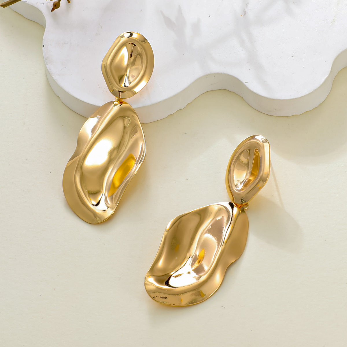 Damen Ohrringe im modernen, skulpturalen Design Shop Nory
