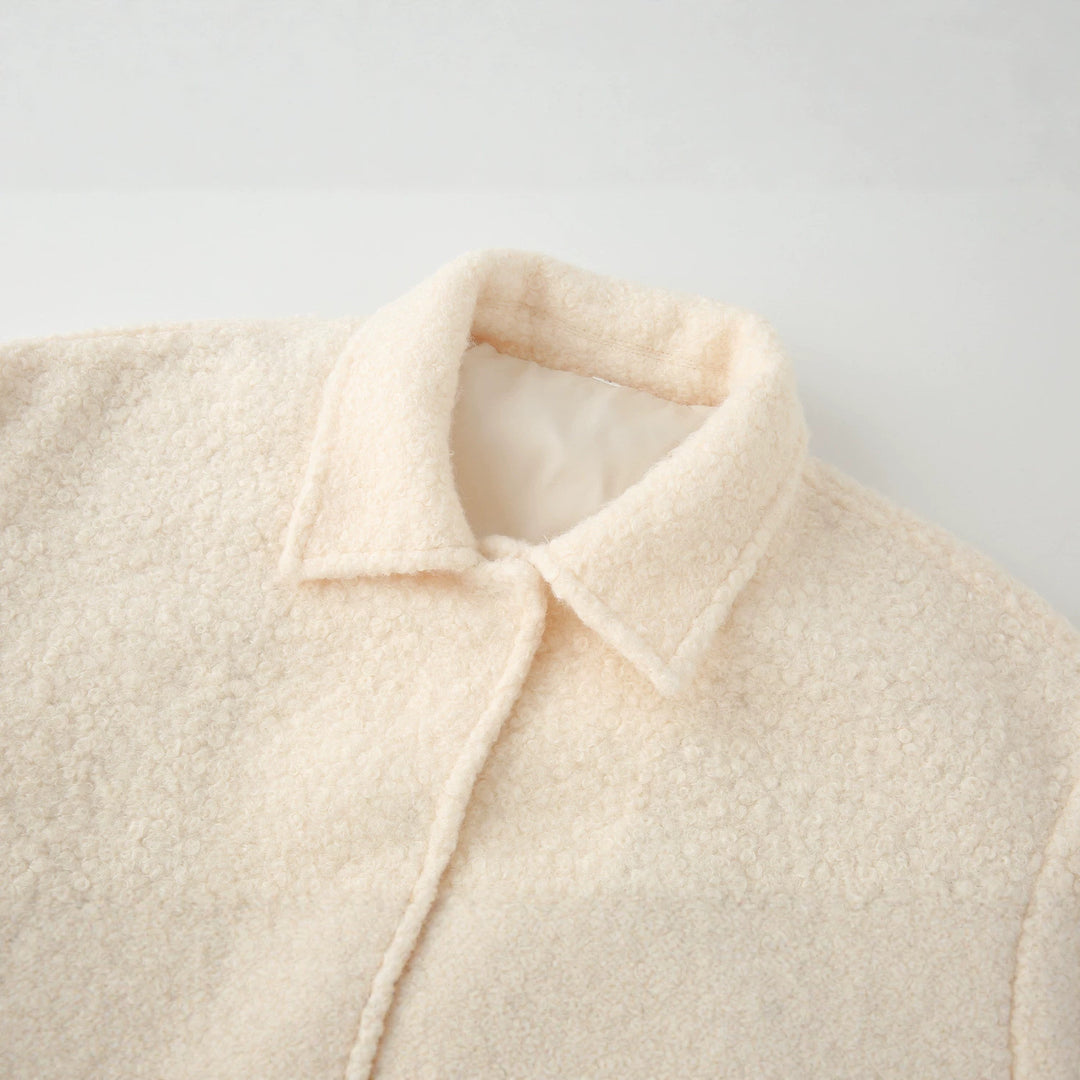 Damen Teddy-Boxy-Jacke mit Hemdkragen, Eingrifftaschen und elastischem Saum Shop Nory
