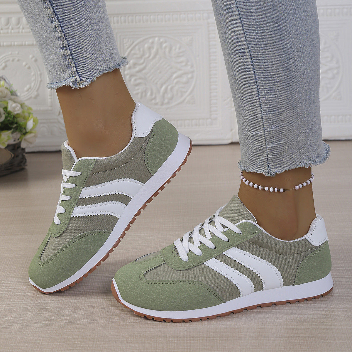 Damen Sneakers im sportlichen Retro-Stil mit atmungsaktiver Oberflächenstruktur