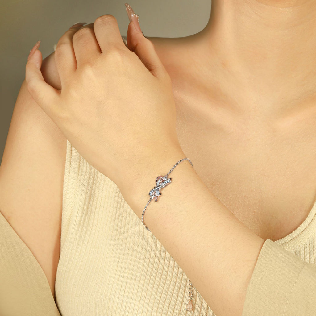 Damenarmband mit kunstvollem Schleifenmotiv und funkelnden Zirkonia Shop Nory