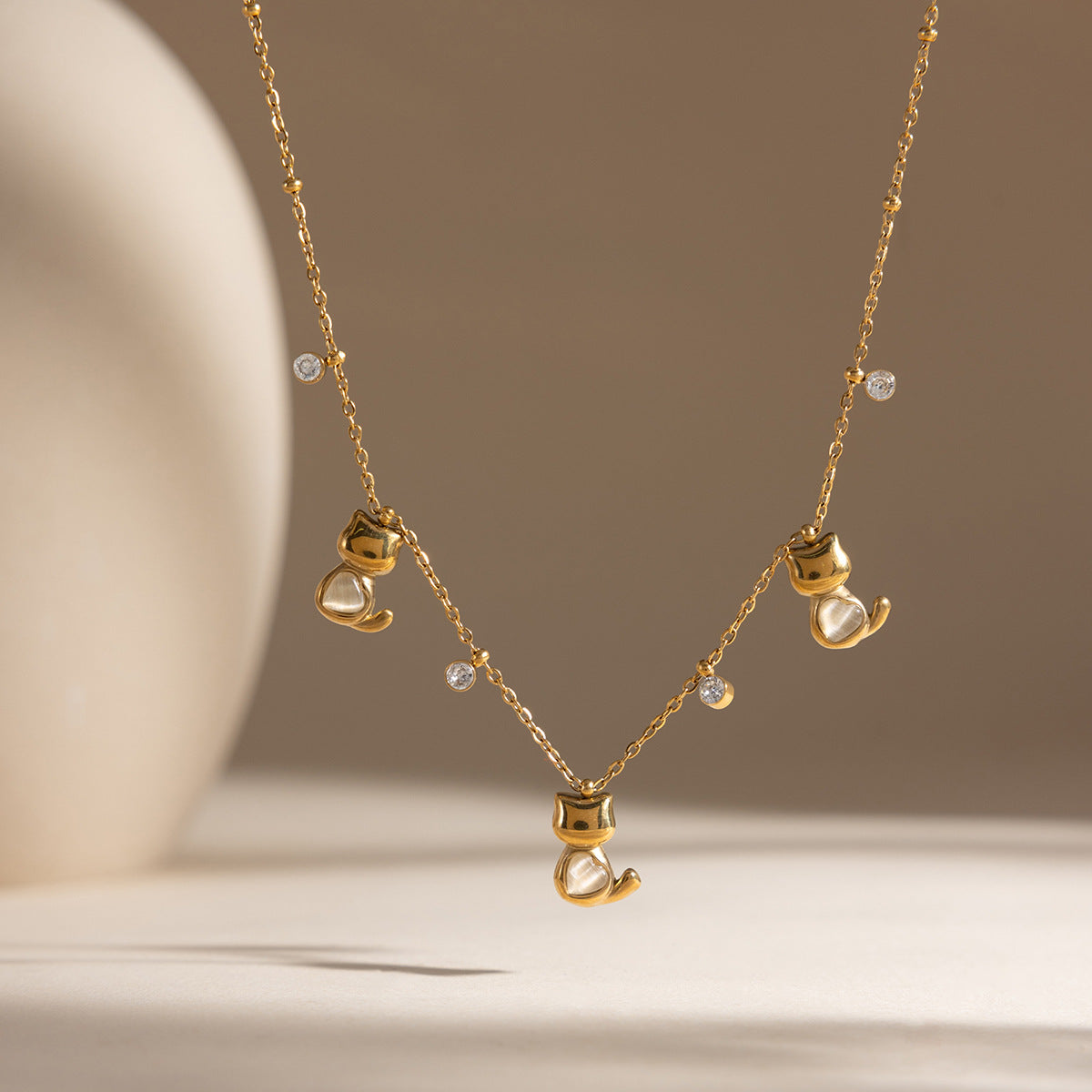 Damen Halskette mit funkelnden Zirkonia-Elementen und hypoallergenem Edelstahl Shop Nory