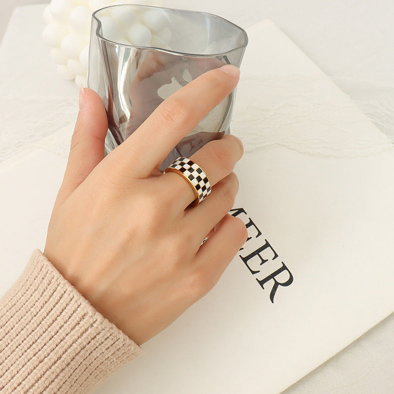 Damenring mit modernem Schachbrettdesign Shop Nory