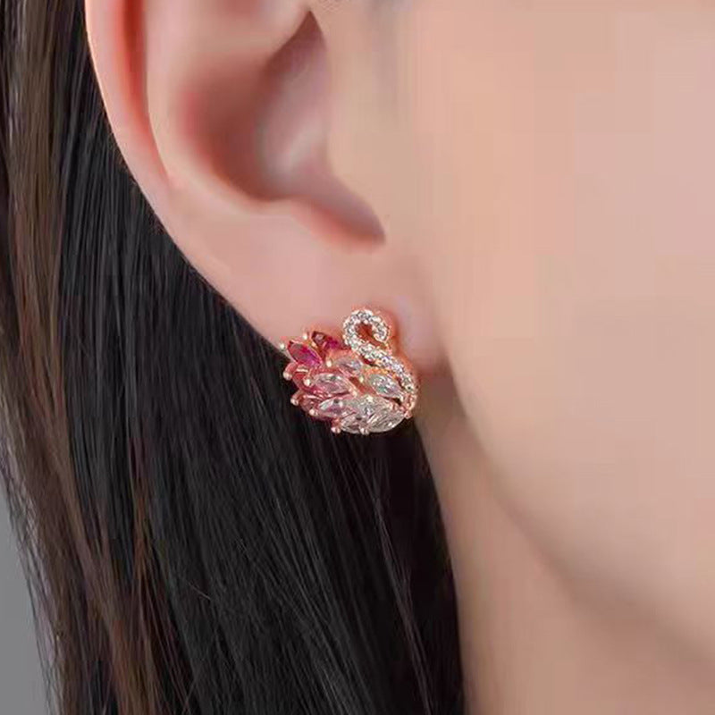 Damen Ohrringe im eleganten Schwanendesign mit funkelnden Zirkonia und hochwertigen Kunststeinen Shop Nory